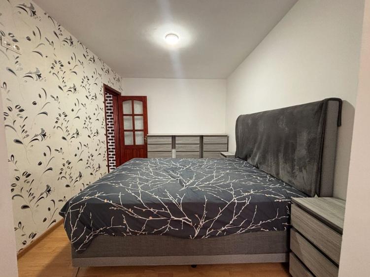 Apartament cu 3 camere semidecomandat, mobilat în George Enescu
