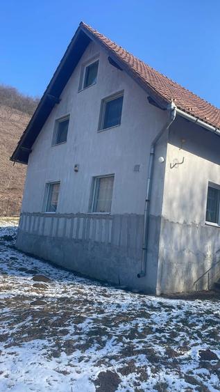Casă cu 4 camere în Valea
