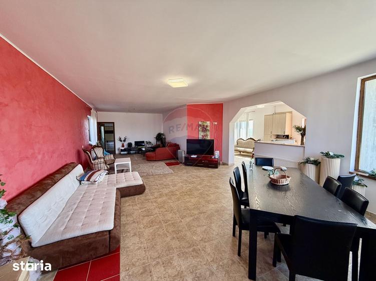 Casă cu 5 camere cu Teren 3400 Mp în Garoafa