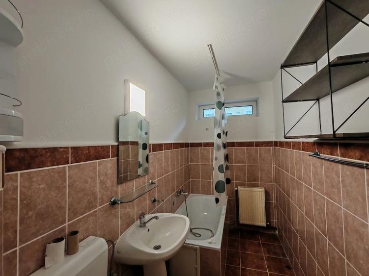 Apartament cu 3 camere semidecomandat în Central