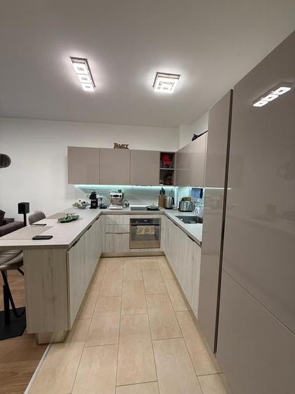 Apartament cu 3 camere decomandat în P-ța Unirii
