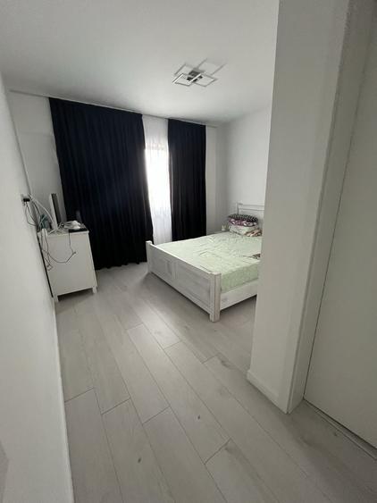 Apartament cu 3 camere decomandat în Exterior Vest