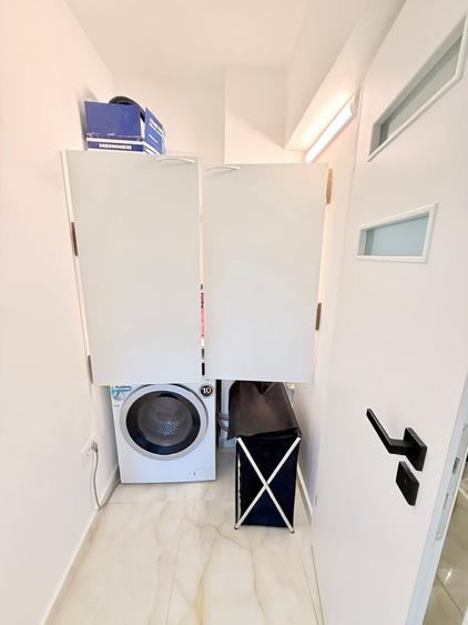 Apartament cu 3 camere semidecomandat în Băneasa