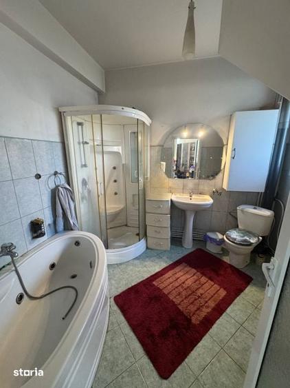 Casă cu 4 camere cu Teren 1400 Mp în Central