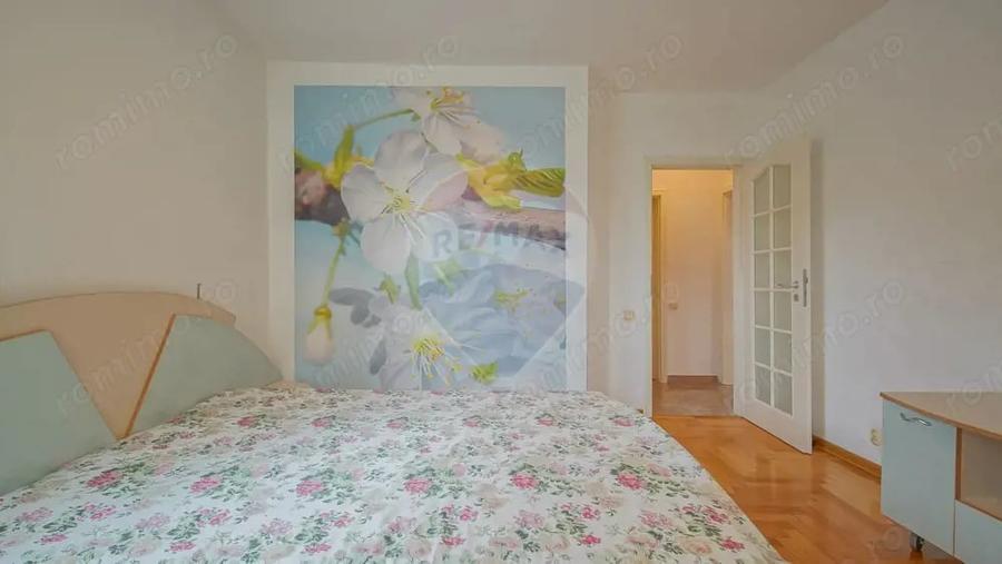Apartament cu 3 camere decomandat în 13 Decembrie