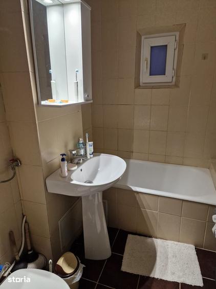 Apartament cu 2 camere decomandat în Rovine