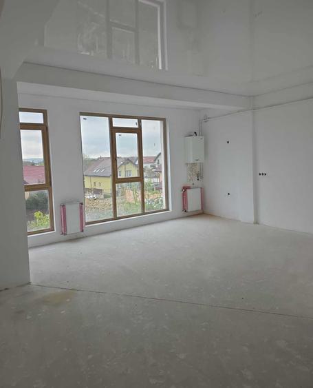 Apartament cu 3 camere decomandat în Exterior Vest