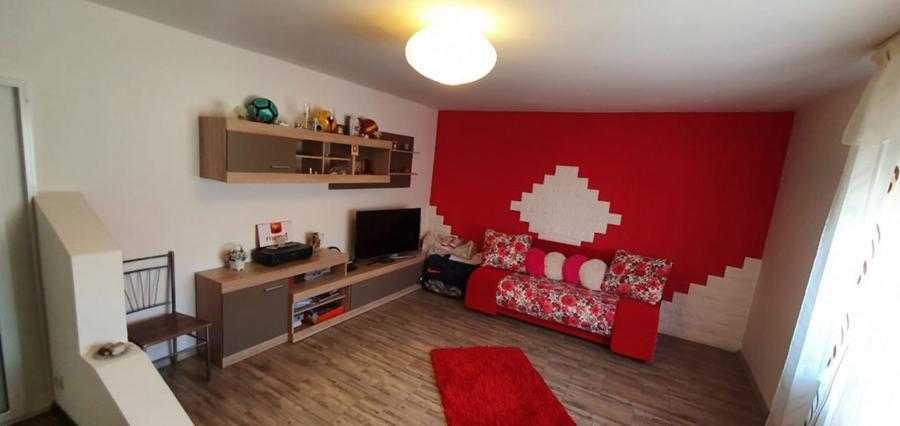 Casă cu 5 camere cu Teren 1080 Mp în Blejoi
