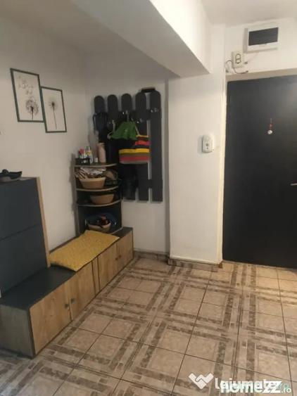 Apartament cu 3 camere decomandat în Sărari