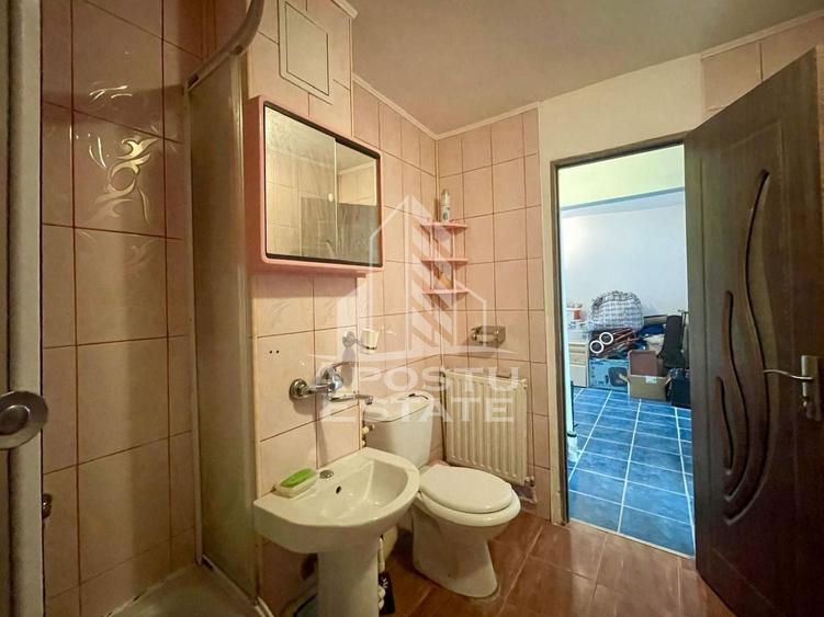 Apartament cu 3 camere decomandat, mobilat în Central