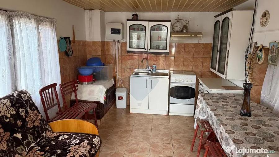 Casă cu 3 camere cu Teren 990 Mp în Fitionești