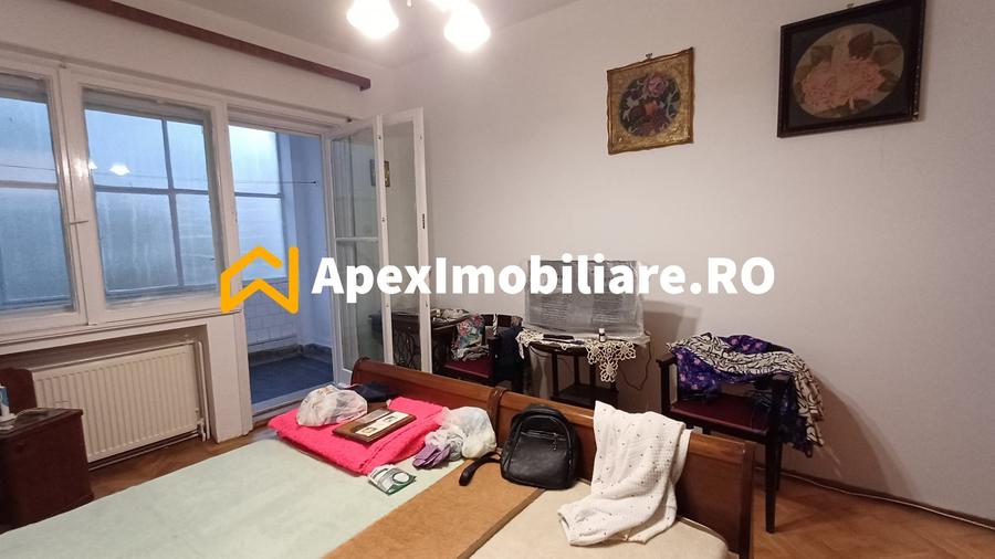 Apartament cu 4 camere circular, mobilat în Gara de Nord