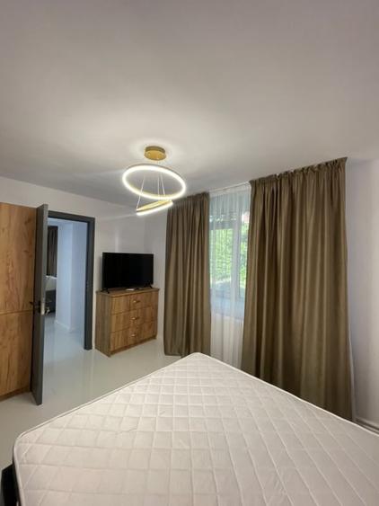 Apartament cu 3 camere decomandat, mobilat în Ultracentral