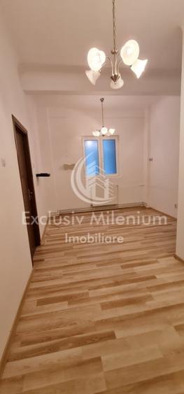 Birou, de 94 mp, în Universitate