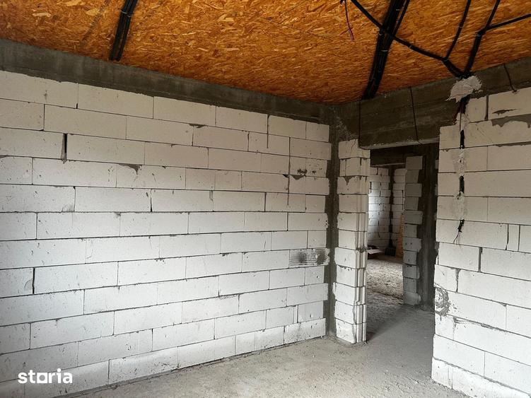 Casă cu 4 camere cu Teren 2000 Mp în Vădeni