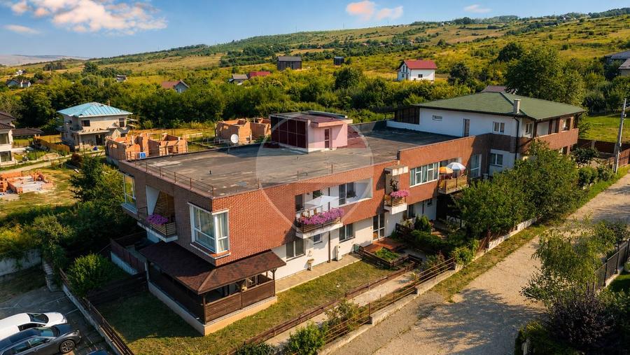 Apartament cu 3 camere decomandat, mobilat în Bucium