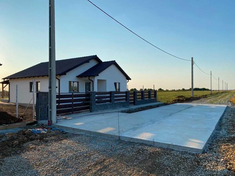 Casă cu 2 camere în Biharia