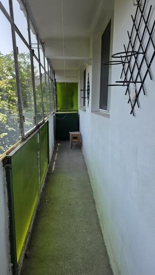 Apartament cu 3 camere decomandat în Drumul Taberei