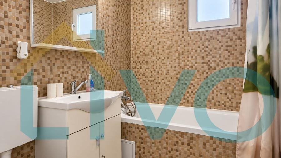 Apartament cu 3 camere semidecomandat în Colentina