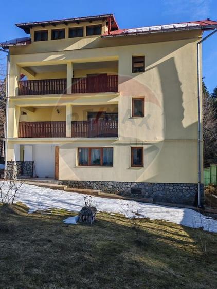 Casă individuală cu 14 camere cu Teren 1050 Mp în Cioplea