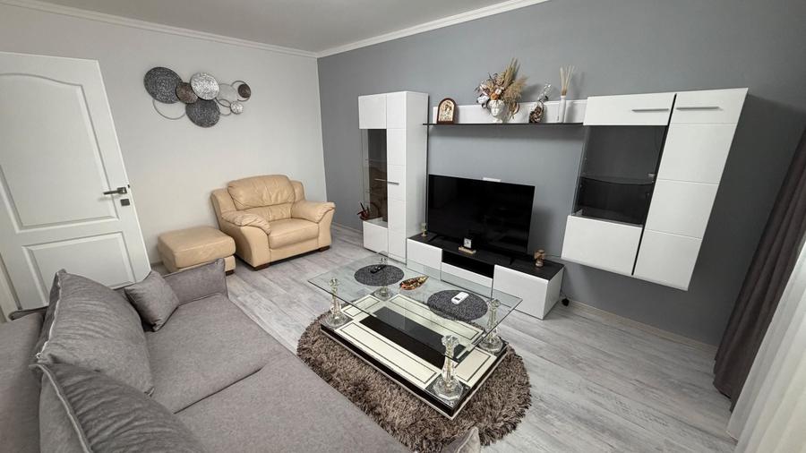 Apartament cu 2 camere decomandat, mobilat în Casa de Cultură