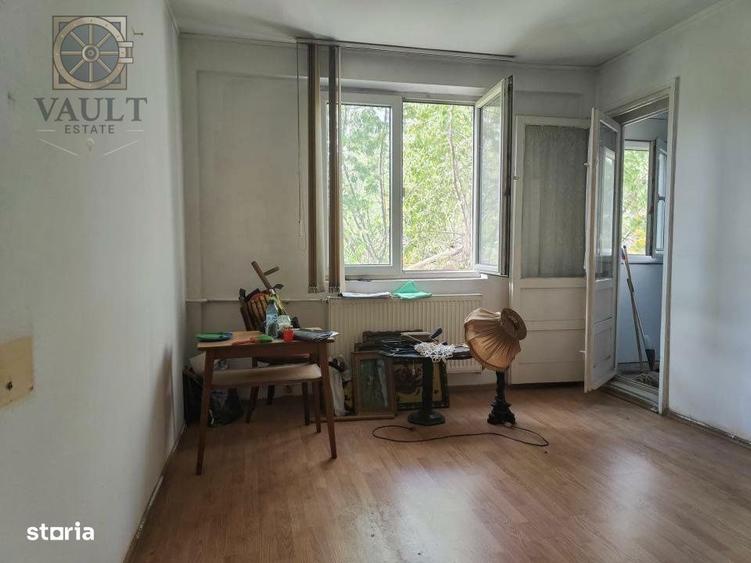 Apartament cu 3 camere semidecomandat în Giurgiului