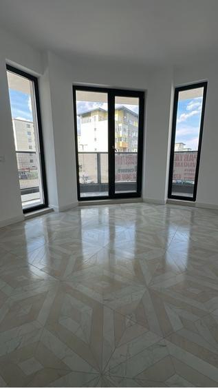 Apartament cu 3 camere semidecomandat în Tomis Plus