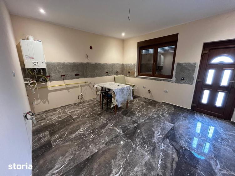 Casă cu 5 camere cu Teren 600 Mp în Central
