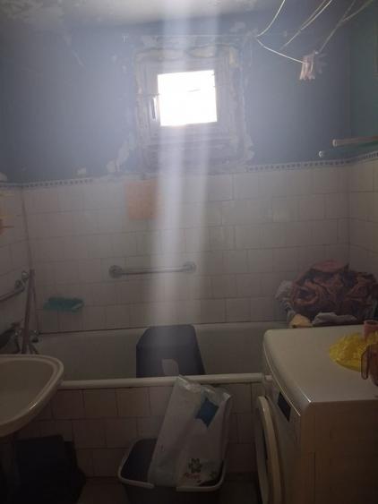 Proprietar ,Berceni ,spital Bagdasar Arseni ,3 camere cu 2 bai , an 1982 - 4