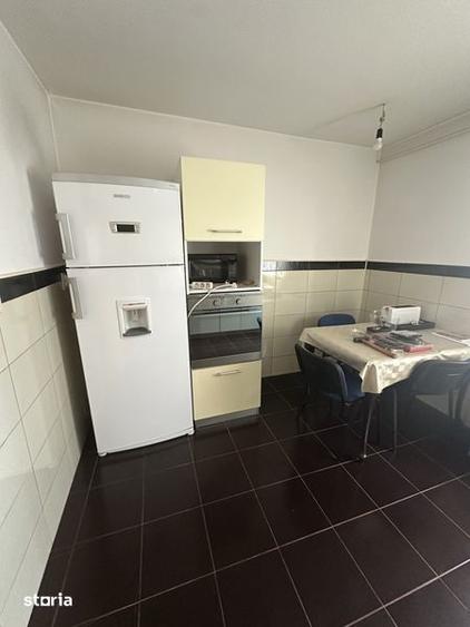 Inchiriez apartament 4 camere decomandat - 3