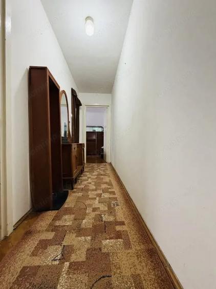 Apartament cu 3 camere semidecomandat, mobilat în Circumvalațiunii