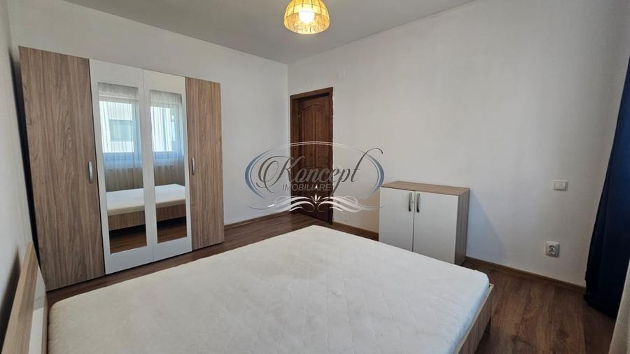 Apartament cu 4 camere semidecomandat, mobilat în Europa