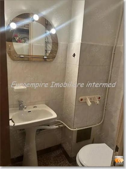 Apartament cu 3 camere decomandat, mobilat în Abator