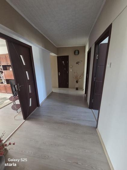 Apartament cu 4 camere în Cug