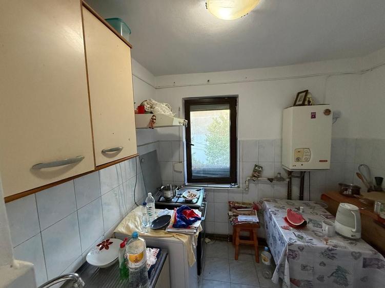 Apartament cu 3 camere decomandat în Milcov