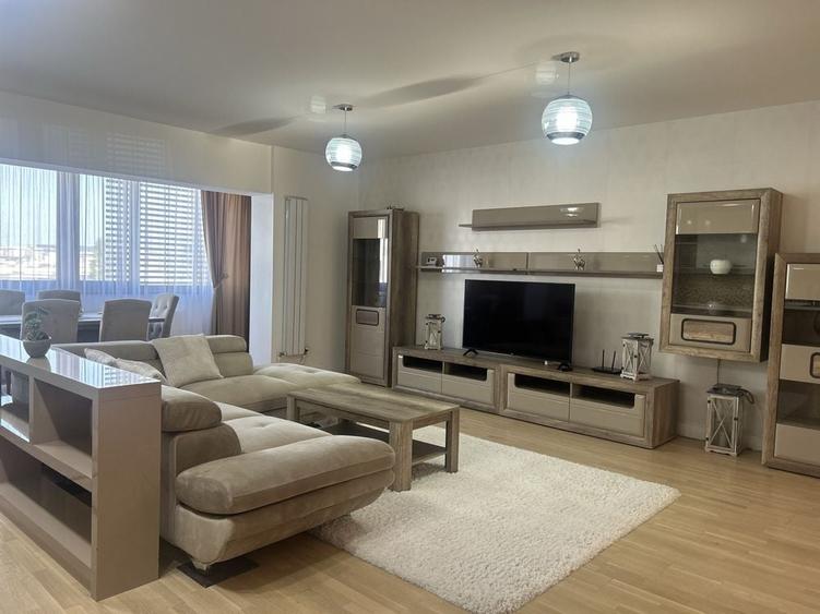 Apartament cu 3 camere decomandat în Herăstrău