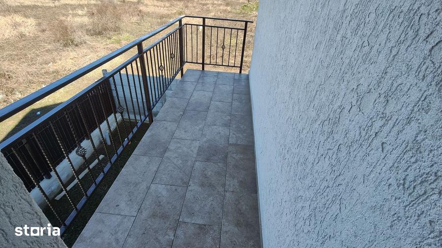 Casă cu 5 camere cu Teren 492 Mp în Glina