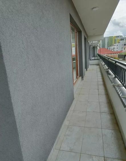 Apartament cu 3 camere, mobilat în Tractorul