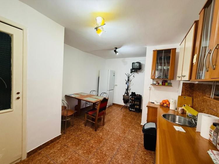 Apartament cu 2 camere semidecomandat, mobilat în Soarelui