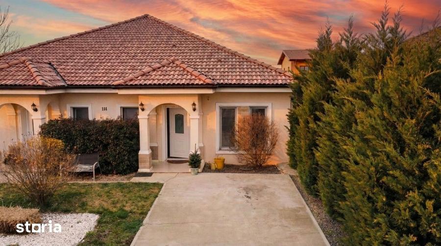 Casă cu 3 camere cu Canalizare în Sânandrei