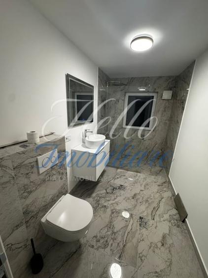 Apartament cu 4 camere semidecomandat în Florești