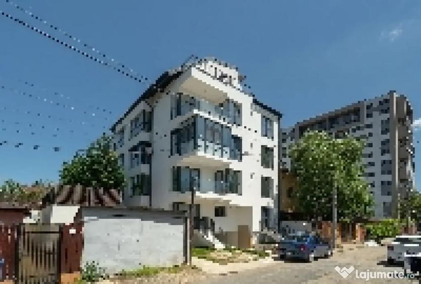 Apartament cu 4 camere decomandat în Central