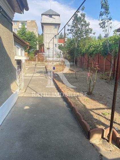 Casă individuală cu 4 camere cu Canalizare în Spitalul Județean