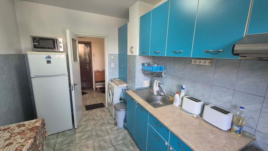 Apartament cu 3 camere decomandat în Lacul Tei