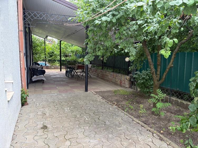 Casă individuală cu 5 camere cu Canalizare în Obor