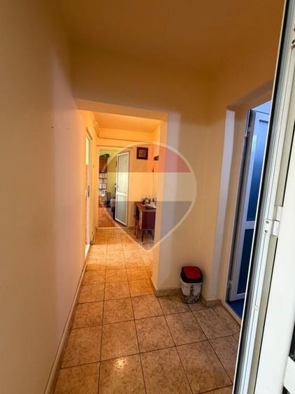Apartament cu 2 camere decomandat în 1 Mai