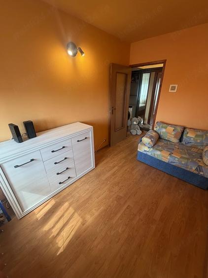 Apartament cu 3 camere decomandat în 9 Mai