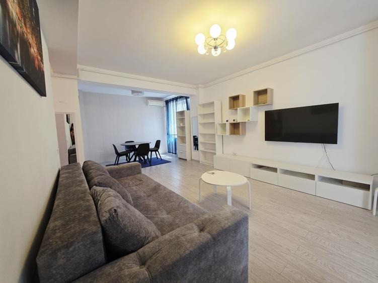 Apartament cu 3 camere decomandat în Roșu