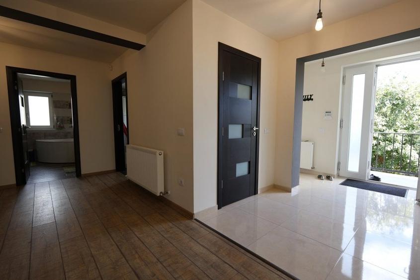 Casă individuală cu 4 camere cu Canalizare în Frumoasa