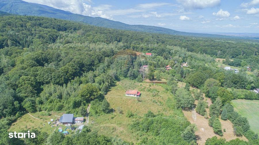 Casă cu 3 camere cu Teren 8100 Mp în Ucea